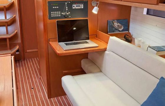 Sailboat BAVARIA CRUISER 36 11.3m