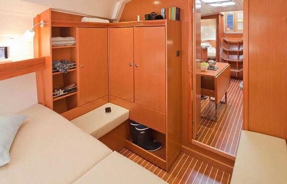 Sailboat BAVARIA CRUISER 36 11.3m