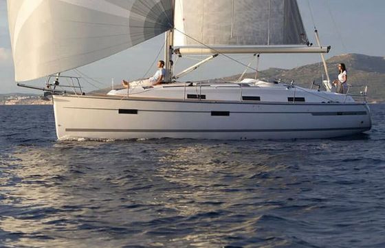 Sailboat BAVARIA CRUISER 36 11.3m