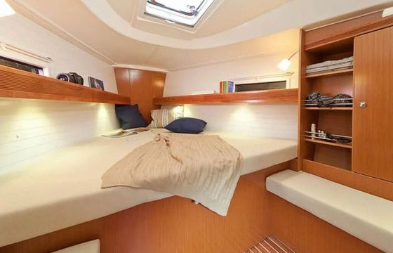 Sailboat BAVARIA CRUISER 36 11.3m