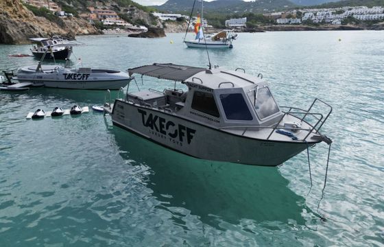 Motorboat x x 300hp