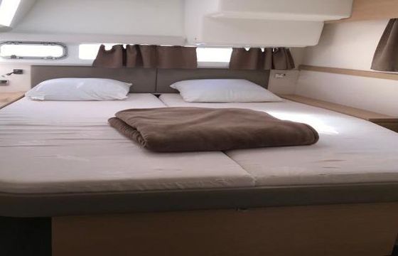 Catamaran FOUNTAINE PAJOT HELIA 44 13.3m