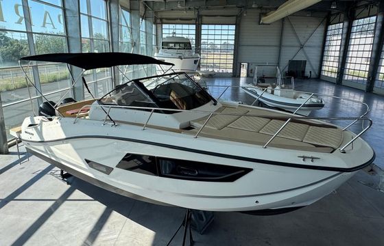 Motorboat quicksilver active 875 sundeck 300hp