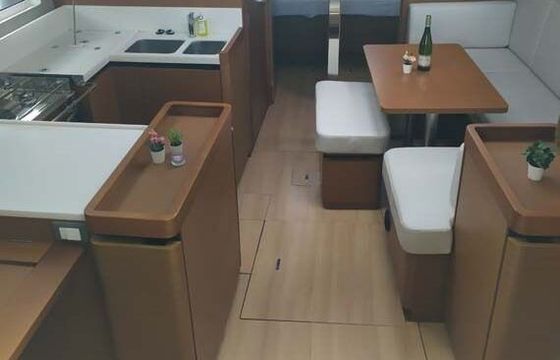 Sailboat Jeanneau Sun Odyssey 440 13.39m
