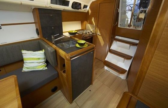 Sailboat JEANNEAU Sun Odyssey 349 QR 10.4m