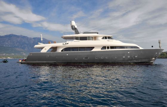 Motor yacht Ferretti Custom line 1300hp