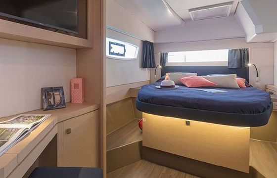 Catamaran Fountaine Pajot Astréa 42 12.58m