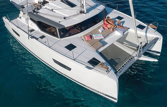 Catamaran Fountaine Pajot Astréa 42 12.58m