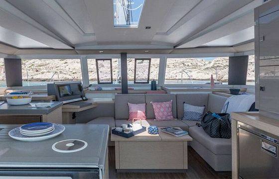 Catamaran Fountaine Pajot Astréa 42 12.58m