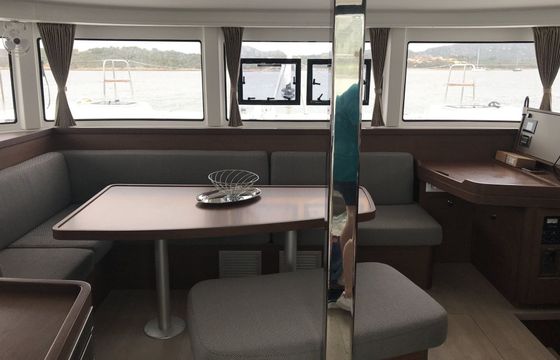 Catamaran LAGOON 42 12.94m