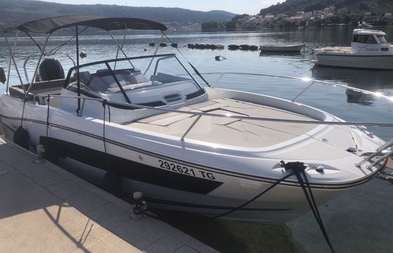 Motorboat Jeanneau Cap Camarat 7.5 WA 300hp