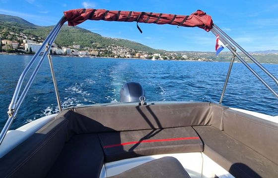 Motorboat Sting 650 150hp