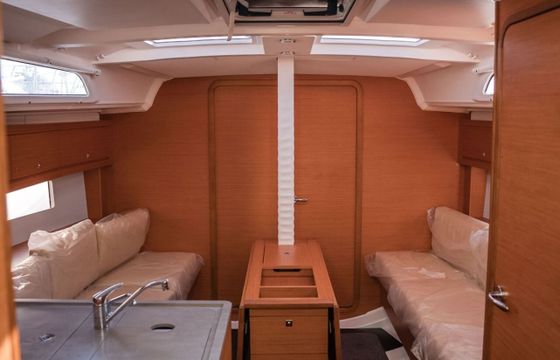 Sailboat Dufour 37 9.99m