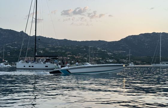 Motorboat Formula 311 SR-1 600hp