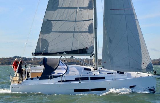 Sailboat Hanse Hanse 360 11.3m