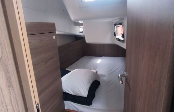 Sailboat Jeanneau Sun Odyssey 415 12.35m