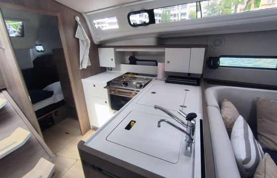 Sailboat Jeanneau Sun Odyssey 415 12.35m