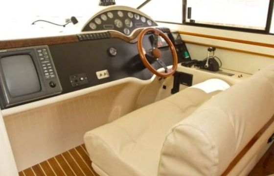 Motorboat FAIRLINE PHANTOM 40 300hp