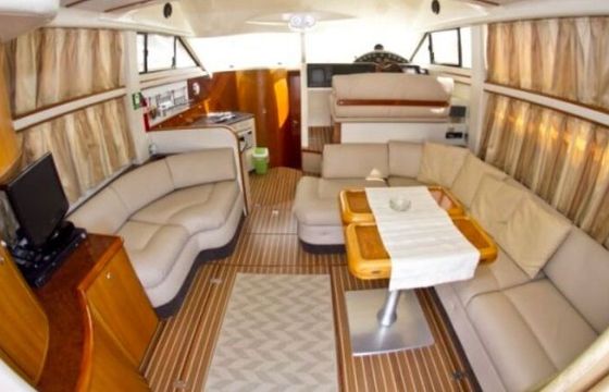 Motorboat FAIRLINE PHANTOM 40 300hp