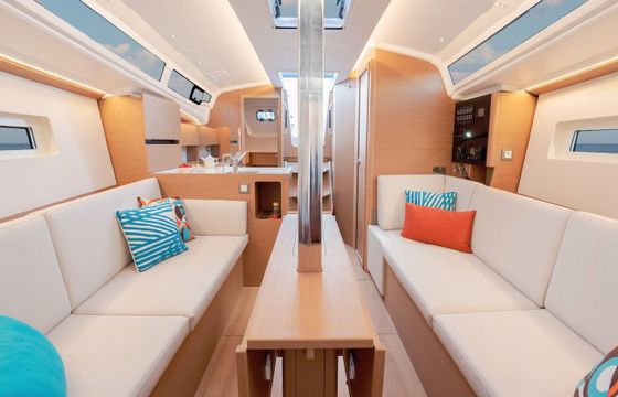Sailboat JEANNEAU SUN ODYSSEY 350 10.4m