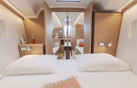 Sailboat JEANNEAU SUN ODYSSEY 350 10.4m