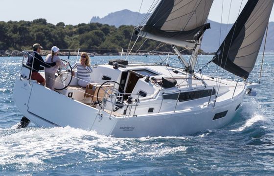 Sailboat JEANNEAU SUN ODYSSEY 350 10.4m