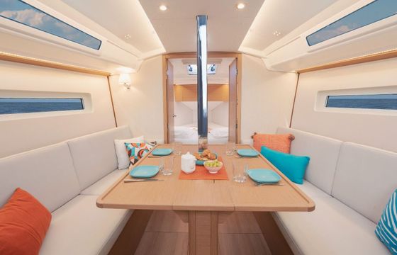 Sailboat JEANNEAU SUN ODYSSEY 350 10.4m