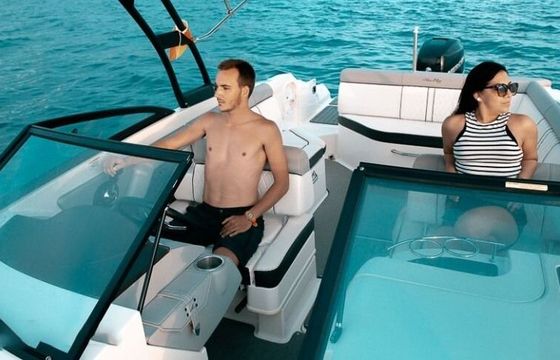 Motorboat Sea Ray 270 300hp