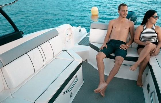 Motorboat Sea Ray 270 300hp