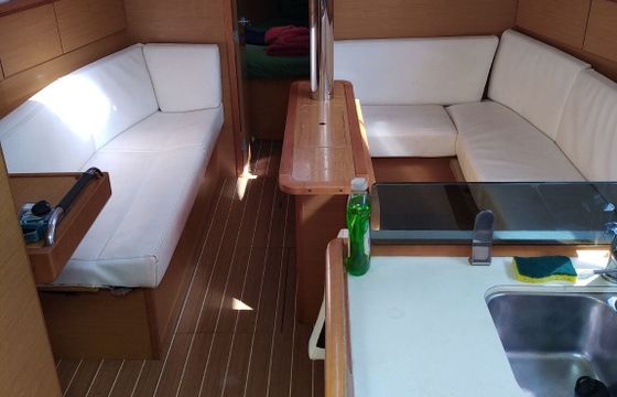 Sailboat Jeanneau Sun Odyssey 379 11.34m