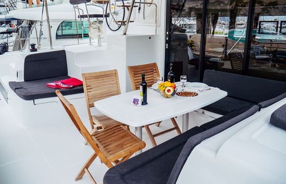 Catamaran LAGOON 42 12.8m