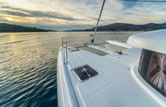Catamaran LAGOON 42 12.8m