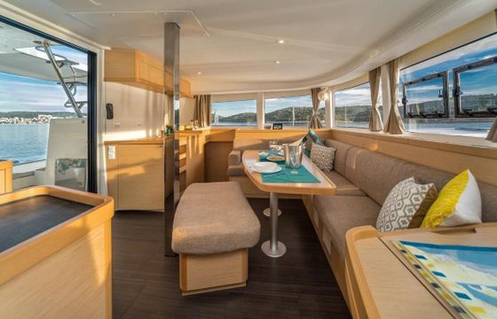 Catamaran LAGOON 42 12.8m