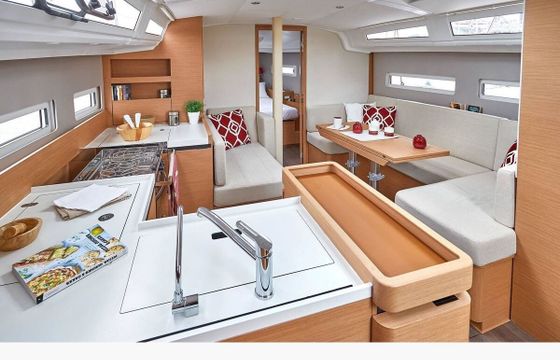 Sailboat Jeanneau Sun Odyssey 410 12.05m