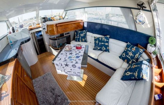 Motorboat FERRETTI 39 FLY 800hp