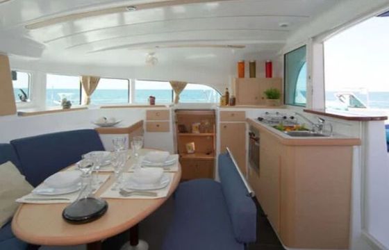 Catamaran Lagoon 380 11m