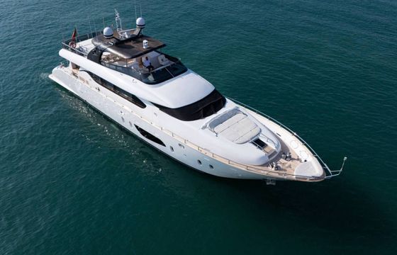 Motor yacht Maiora 90 3800hp