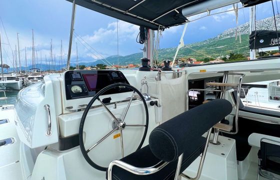 Catamaran Lagoon-Bénéteau Lagoon 42 - 4 + 2 cab. 12.8m