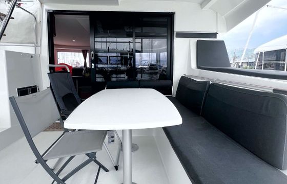 Catamaran Lagoon-Bénéteau Lagoon 42 - 4 + 2 cab. 12.8m