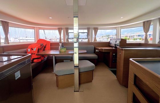 Catamaran Lagoon-Bénéteau Lagoon 42 - 4 + 2 cab. 12.8m