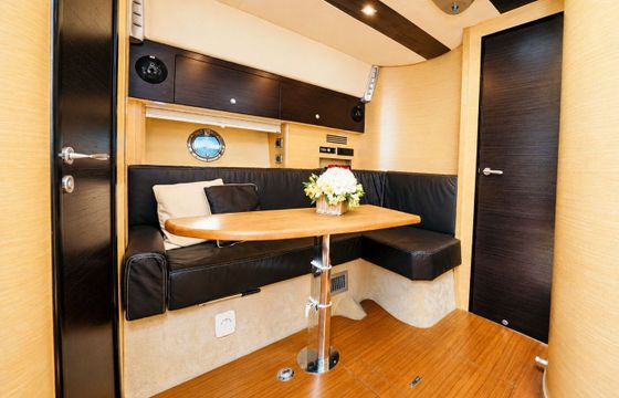 Motorboat Cranchi Mediterranee 43 870hp