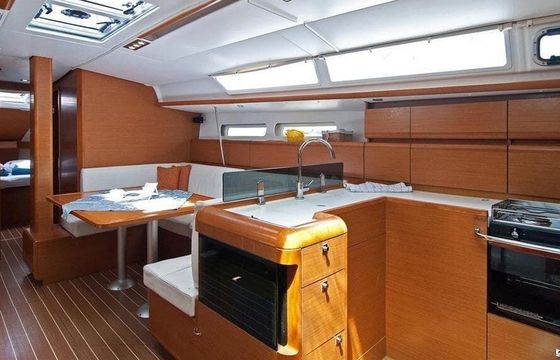 Sailboat Jeanneau Sun Odyssey 439 13.4m