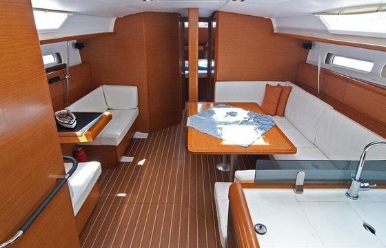 Sailboat Jeanneau Sun Odyssey 439 13.4m