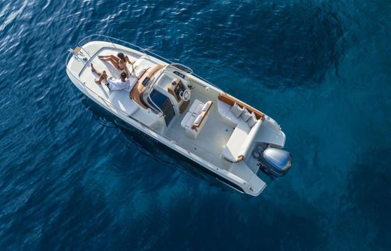 Motorboat Invictus cx 240 225hp