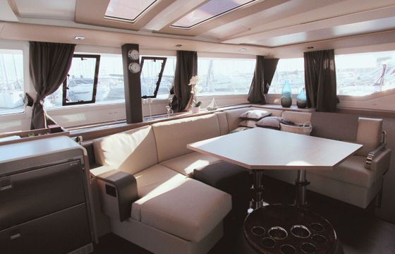 Catamaran Fountaine Pajot Tanna 47 14m