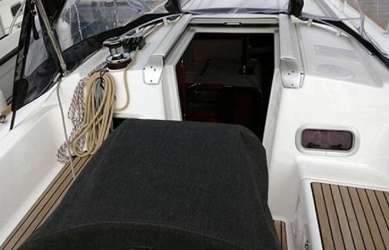 Sailboat Beneteau Oceanis 31 9.66m