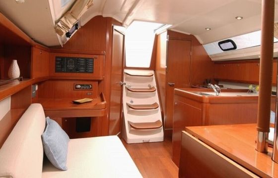Sailboat Beneteau Oceanis 31 9.66m