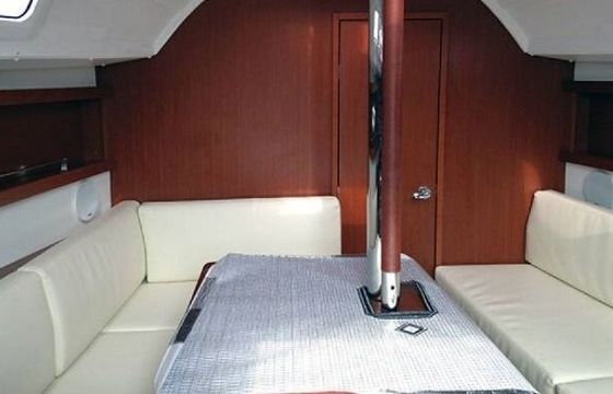 Sailboat Beneteau Oceanis 31 9.66m