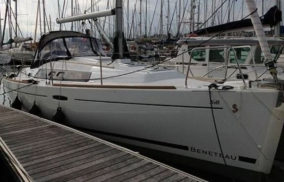 Sailboat Beneteau Oceanis 31 9.66m