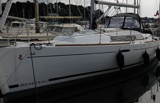 Sailboat Beneteau Oceanis 31 9.66m